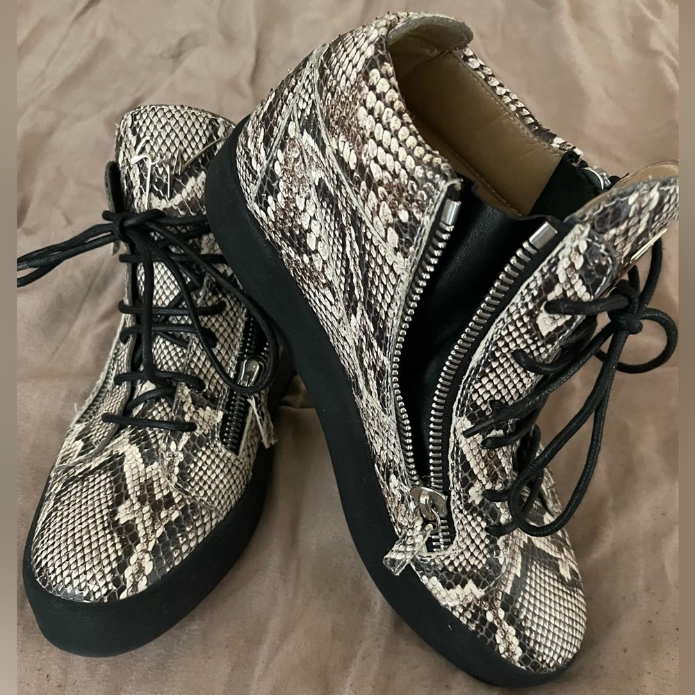 These shoes do not fit, worn only once to try them on. Prestine condition.